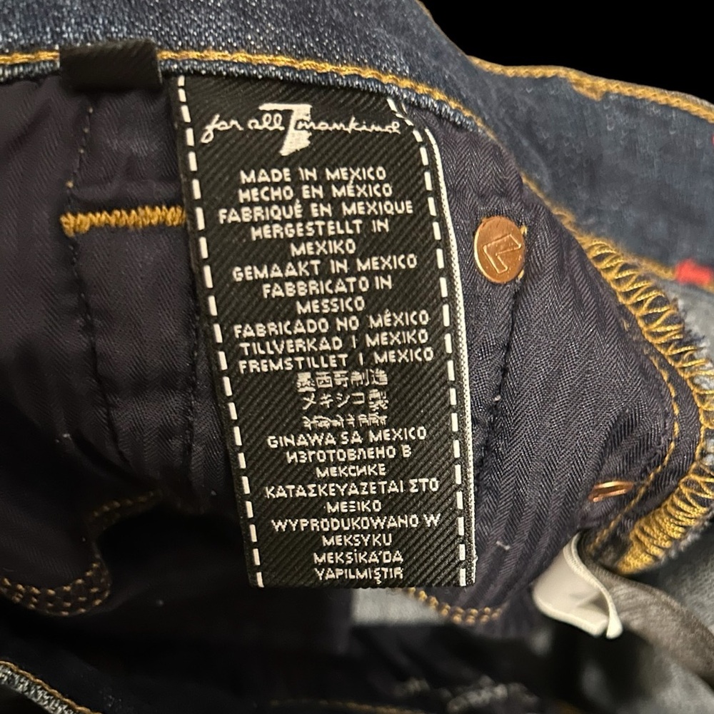7 for all mankind Jean shorts-Relaxed mid roll short Size 27. Good condition. - Picture 3 of 3